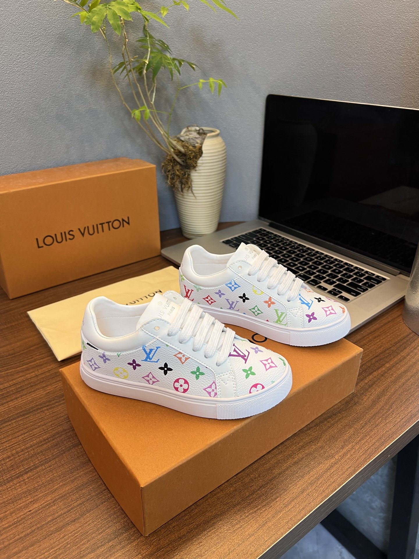 Children's shoes child